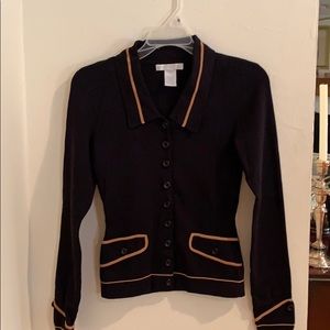 Black fitted sweater with camel piping